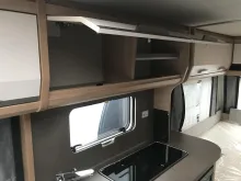 Fahrzeugbild Knaus Südwind BLACK SELECTION 450 FU Modell 26; 1700kg #9