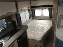 Fahrzeugbild Knaus Südwind BLACK SELECTION 450 FU Modell 26; 1700kg #10
