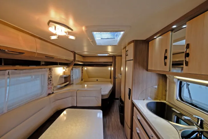 Fahrzeugbild Hobby 560 KMFE / Etagenbetten / Festbett #7
