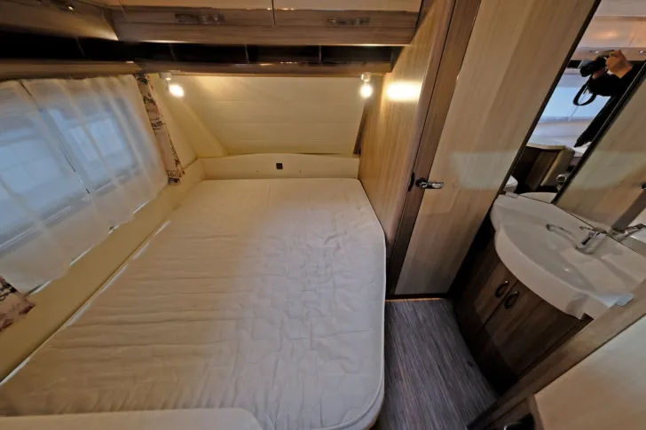 Fahrzeugbild Hobby 560 KMFE / Etagenbetten / Festbett #9