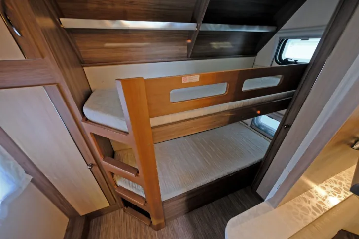 Fahrzeugbild Hobby 560 KMFE / Etagenbetten / Festbett #10