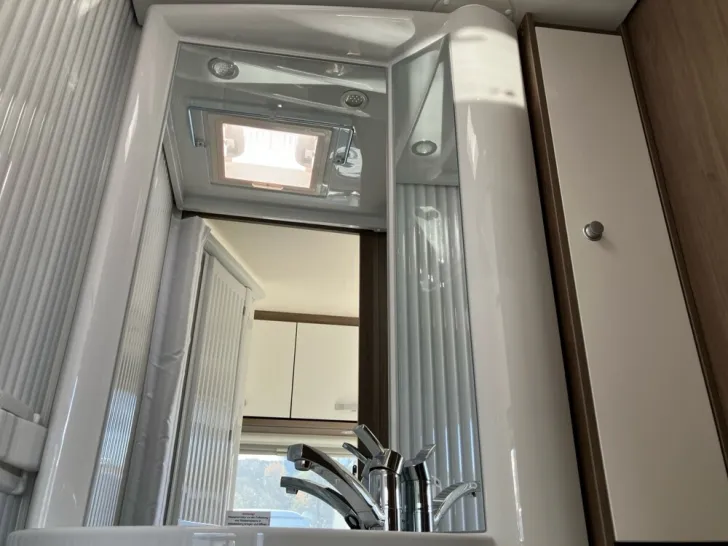 Fahrzeugbild Carado V 132 #20