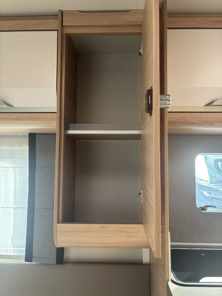 Fahrzeugbild Knaus Südwind 460 EU Black Selection Weiß, MonoControl ThuleMarkise #13