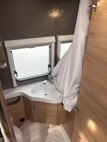 Fahrzeugbild Knaus Südwind 460 EU Black Selection Weiß, MonoControl ThuleMarkise #17