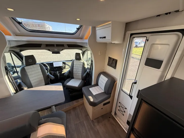 Fahrzeugbild Sunlight Adventure T Ford 680 #21