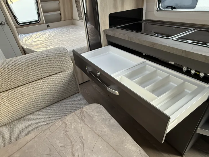 Fahrzeugbild Hobby De Luxe 540 KMFe Garage Auflastung 1800 kg #13