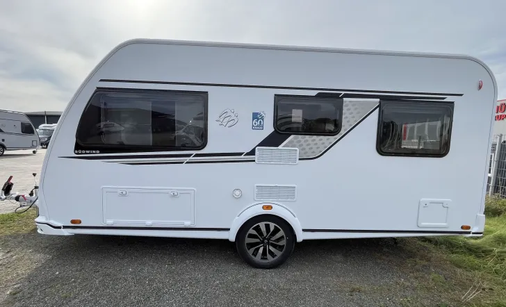 Fahrzeugbild Knaus Südwind 450 FU 60 YEARS Bugfenster + Cityanschluss #5
