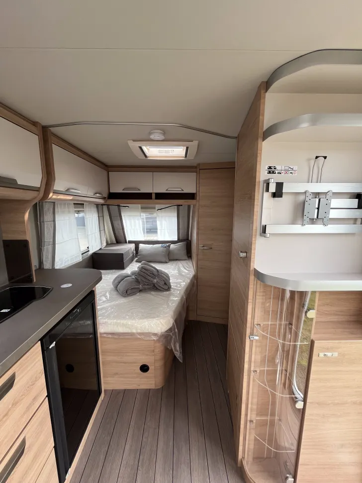 Fahrzeugbild Knaus Südwind 450 FU 60 YEARS Bugfenster + Cityanschluss #7