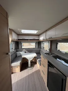 Fahrzeugbild Knaus Südwind 450 FU 60 YEARS Bugfenster + Cityanschluss #8