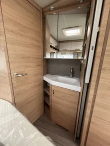 Fahrzeugbild Knaus Südwind 450 FU 60 YEARS Bugfenster + Cityanschluss #11