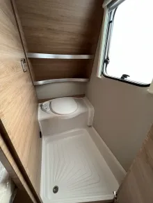 Fahrzeugbild Knaus Südwind 450 FU 60 YEARS Bugfenster + Cityanschluss #12