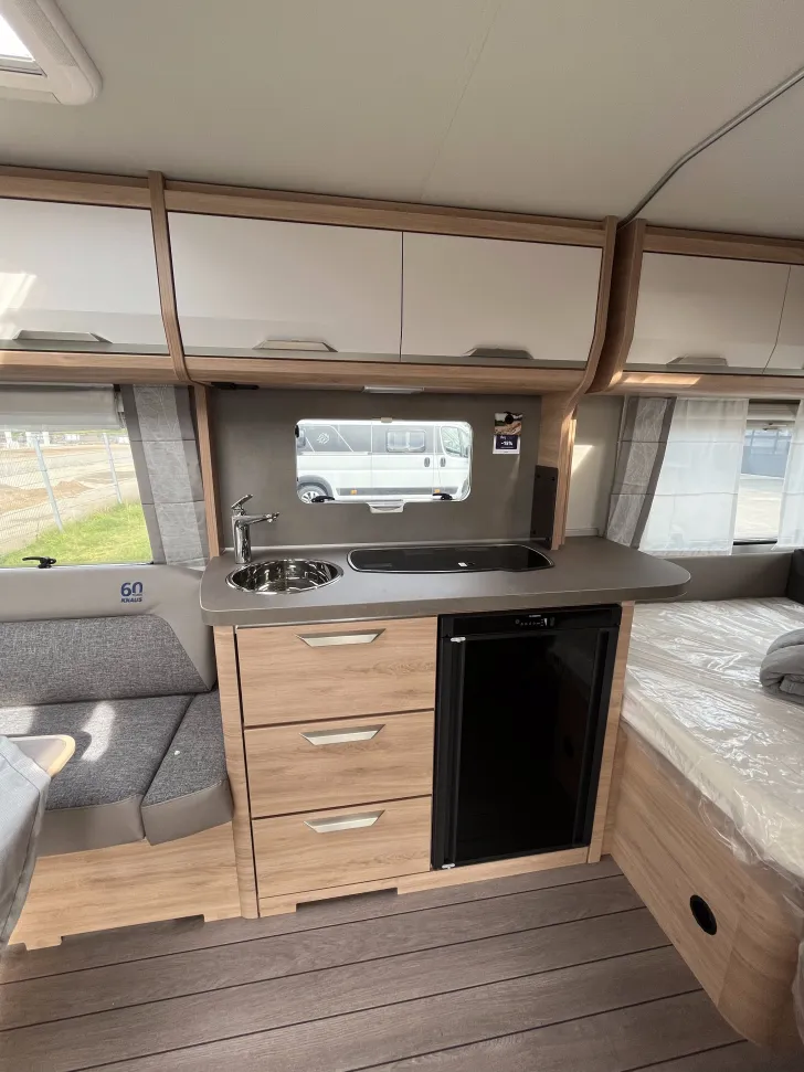 Fahrzeugbild Knaus Südwind 450 FU 60 YEARS Bugfenster + Cityanschluss #13