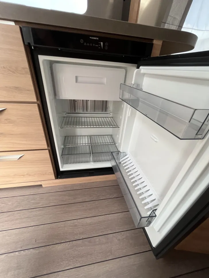 Fahrzeugbild Knaus Südwind 450 FU 60 YEARS Bugfenster + Cityanschluss #14