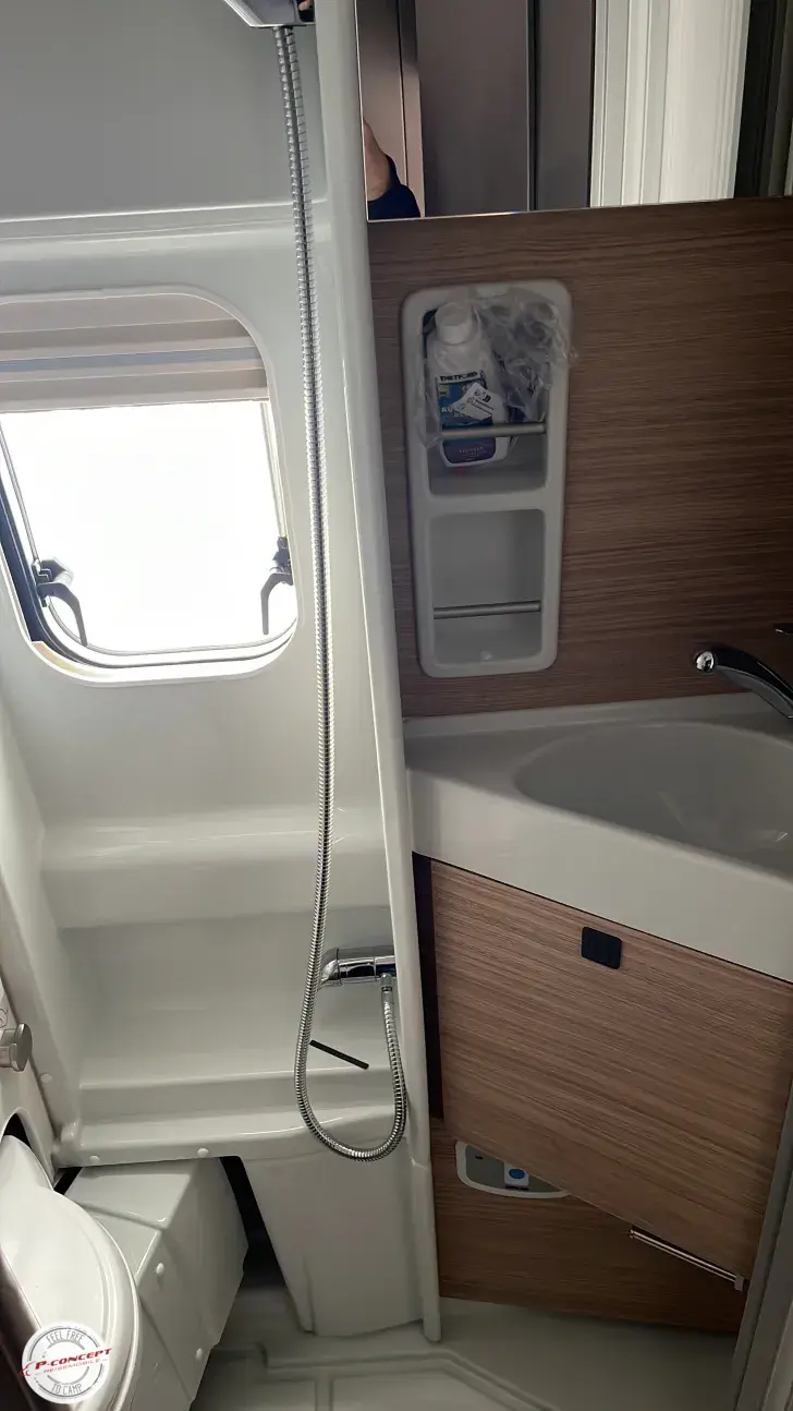 Toilette Malibu Van First Class - Two Rooms 640 LE RB Listenpreis: 105.800€