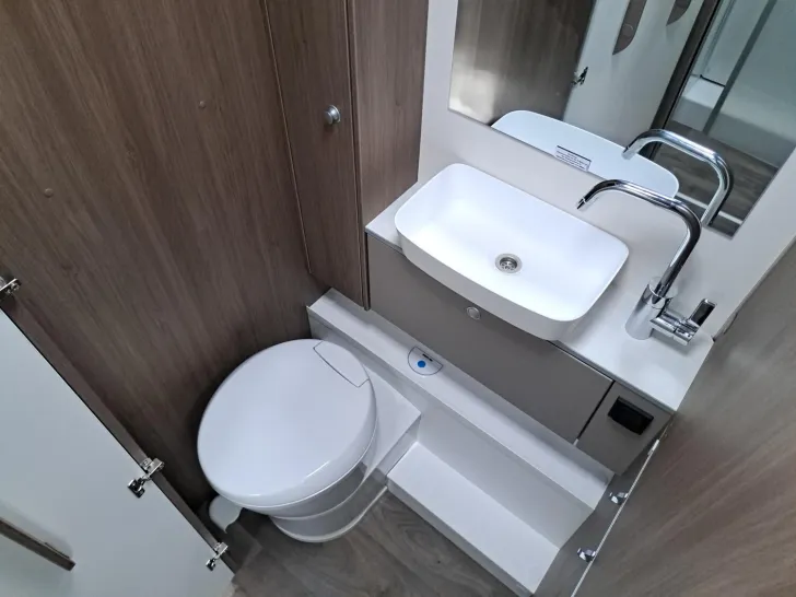 Fahrzeugbild Carado I 447 Pro+ Automatik, 4.400 kg, Solar, Sat, TV #20