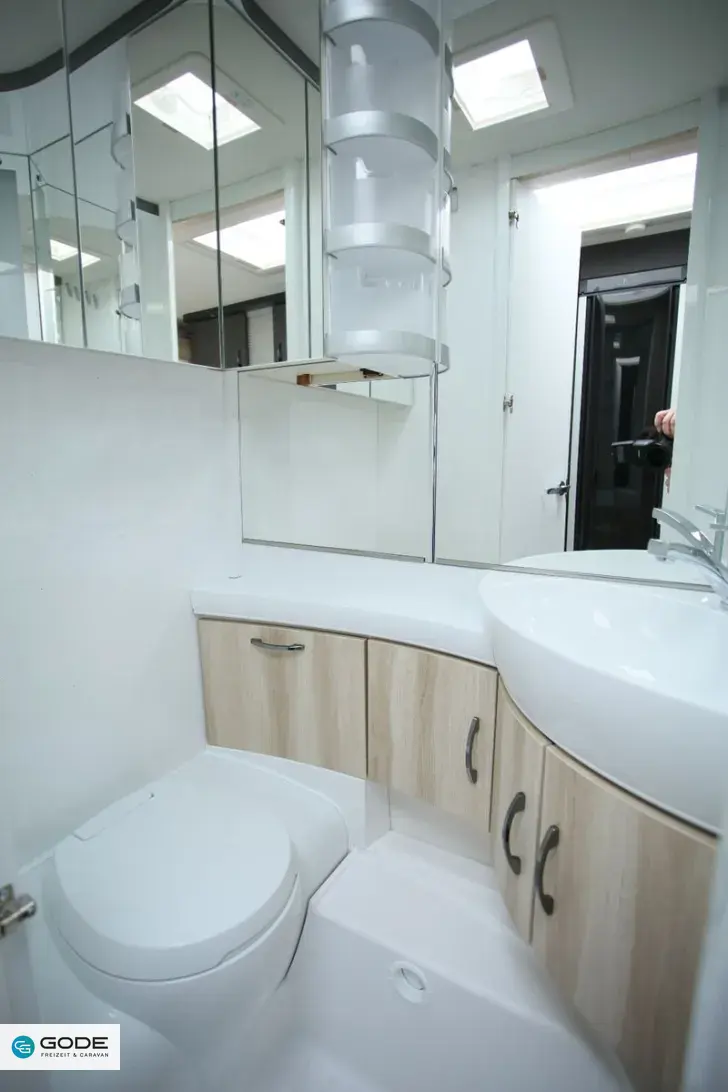 Fahrzeugbild Hobby De Luxe 515 UHL /Modell 2026/2.000 kg/Bettverbre #23