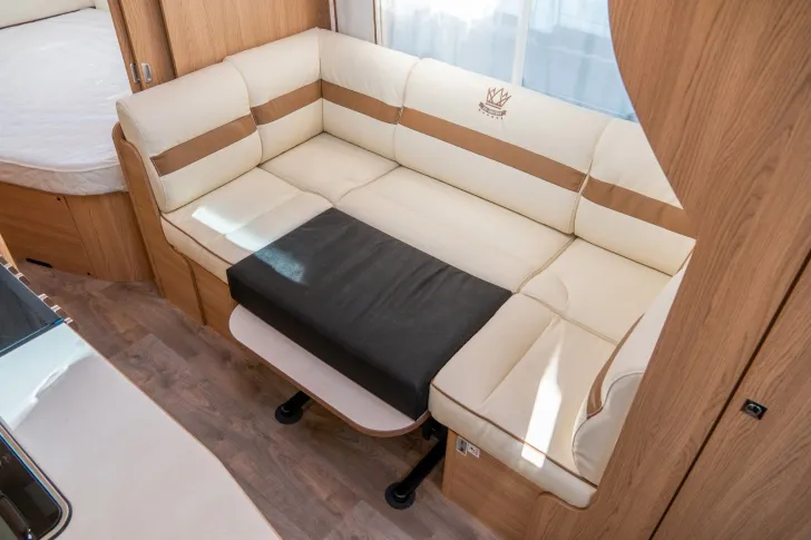 Fahrzeugbild LMC Exquisit VIP 710 EDITION Leichter Schaden Rechts #16