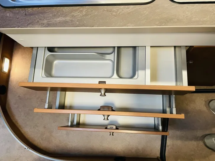 Fahrzeugbild VanTourer 600 D ++NAVI+RFK+SOLAR+LITHIUM++ #23