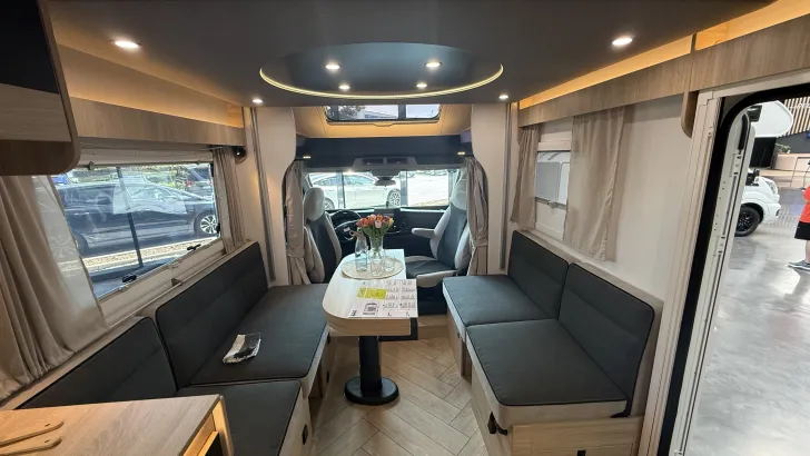 Fahrzeugbild Chausson Teilintegrierte 640 Titanium Line #5