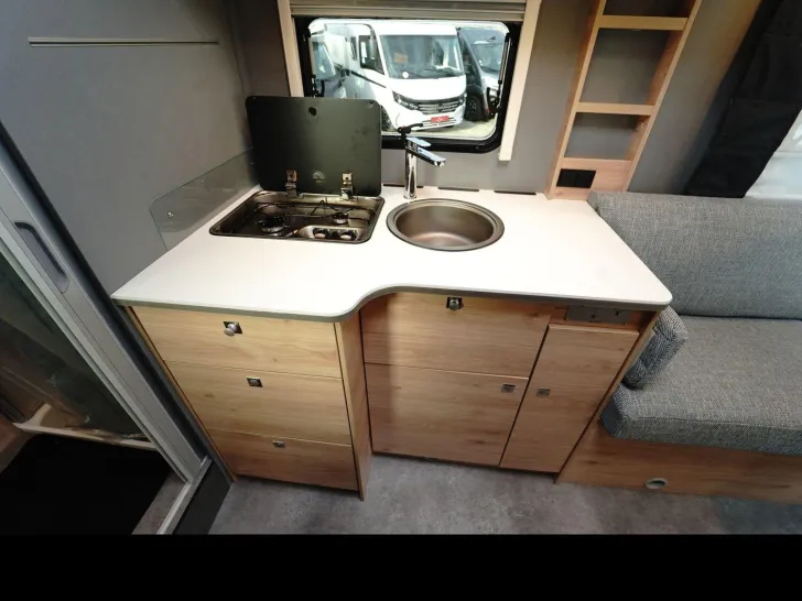 Fahrzeugbild Dethleffs Just Camp T 6762 4 Schlafplätze Heckbad #16
