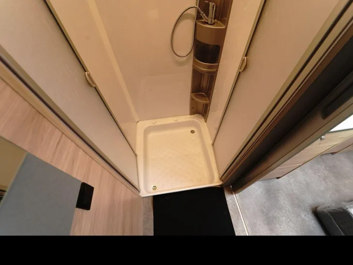 Fahrzeugbild Dethleffs Just Camp T 6762 4 Schlafplätze Heckbad #25