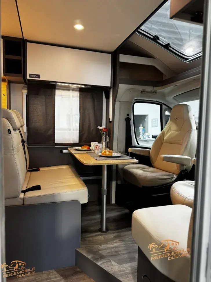Fahrzeugbild LMC Tourer Lift H 660 G 70 Jahre Auto. #9
