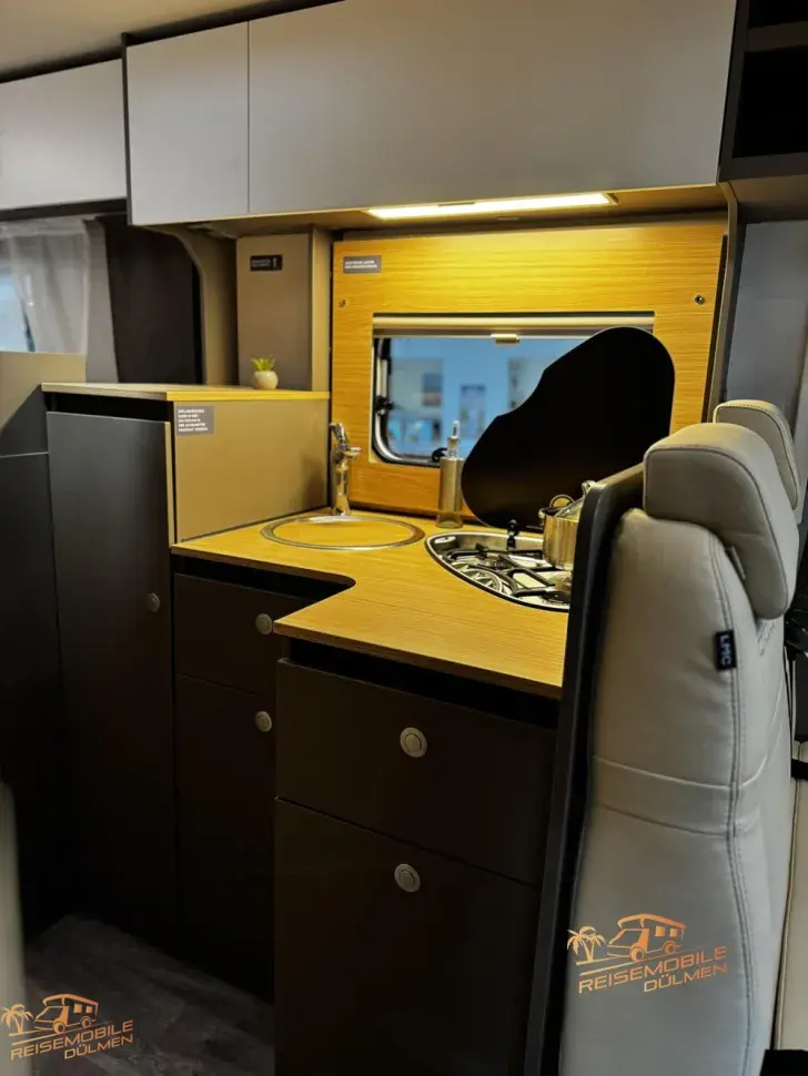 Fahrzeugbild LMC Tourer Lift H 660 G 70 Jahre Auto. #14