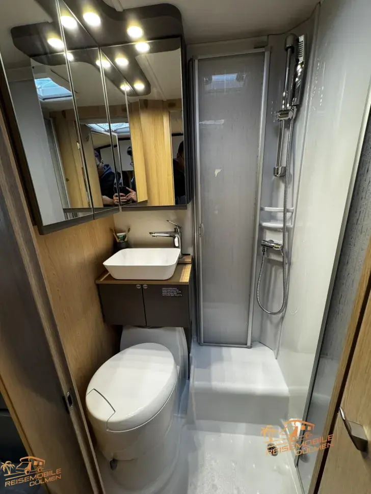 Fahrzeugbild LMC Tourer Lift H 660 G 70 Jahre Auto. #23