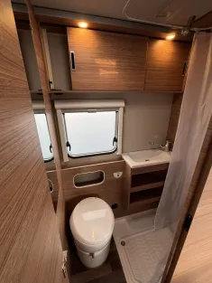 Bild 8 Weinsberg CaraHome 650 MEG Einzelbetten SAT+TV Multimedia