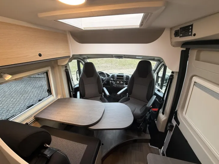 Fahrzeugbild Sunlight Cliff 640 Peugeot #7