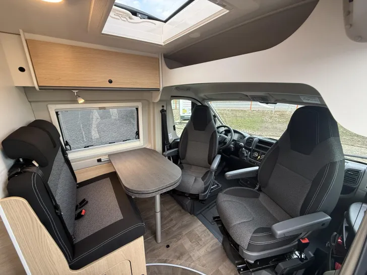 Fahrzeugbild Sunlight Cliff 640 Peugeot #14