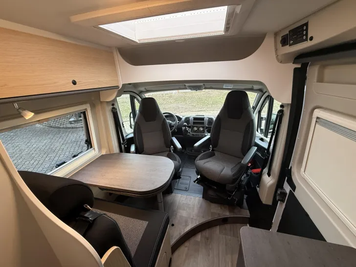 Fahrzeugbild Sunlight Cliff 640 Peugeot #15