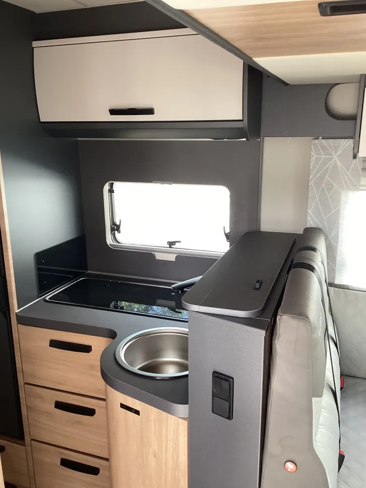 Fahrzeugbild Knaus L!VE WAVE 700 MEG Platinum Selection *Automatik*180 PS*Hubbett* #8