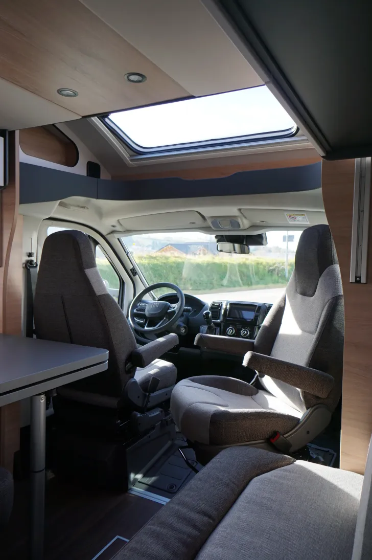 Fahrzeugbild Knaus L!VE WAVE 650 MF Platinum Selection 180 PS Automatik #3