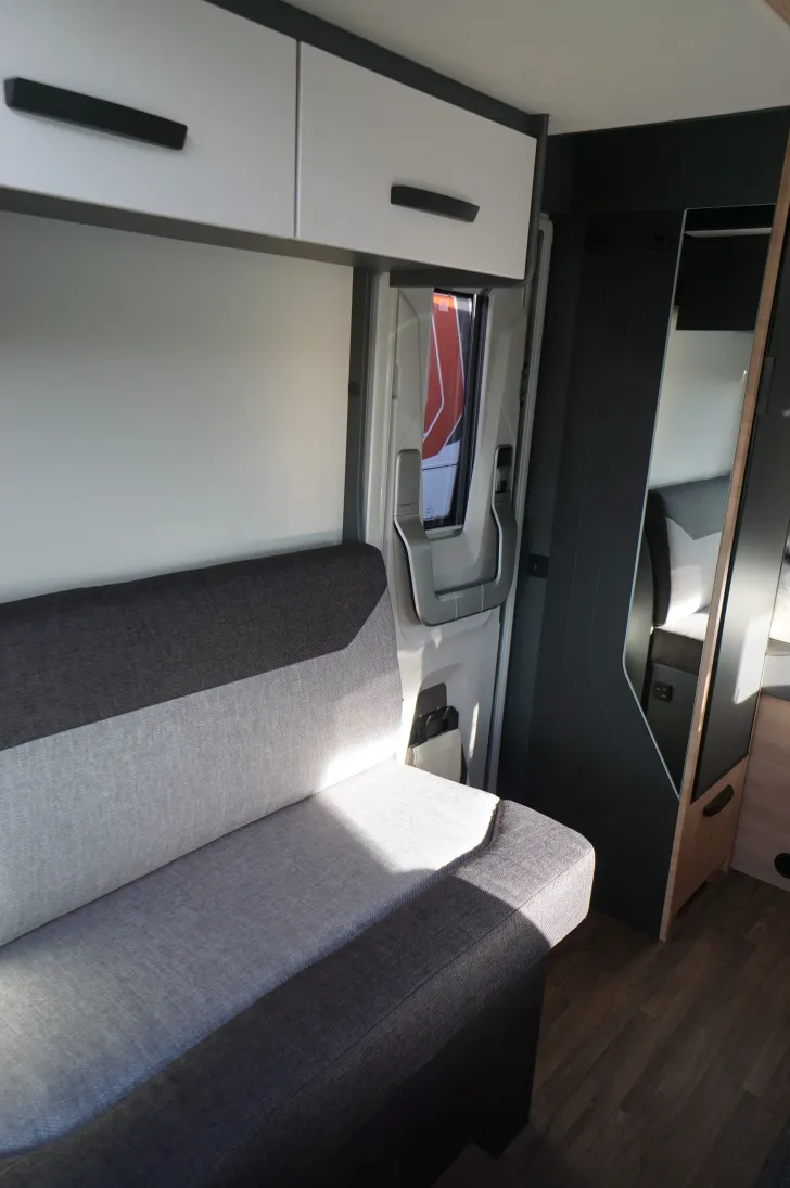 Fahrzeugbild Knaus L!VE WAVE 650 MF Platinum Selection 180 PS Automatik #4