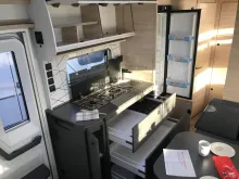 Fahrzeugbild Fendt Apero Activ 560 SKM Mod.2026; 2000kg; Dekopaket #11