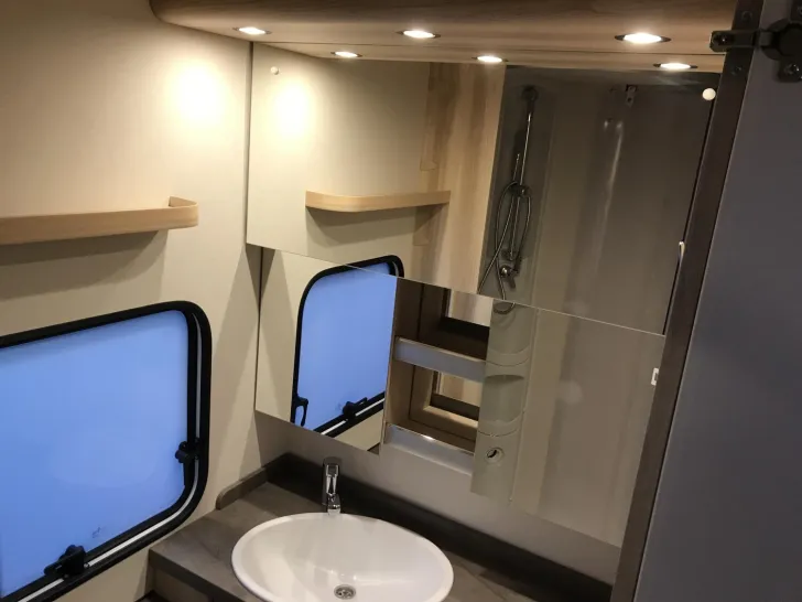 Fahrzeugbild Hobby De Luxe 545 KMF Mod.2026; 2000kg; Garage #16