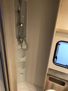 Fahrzeugbild Hobby De Luxe 545 KMF Mod.2026; 2000kg; Garage #18