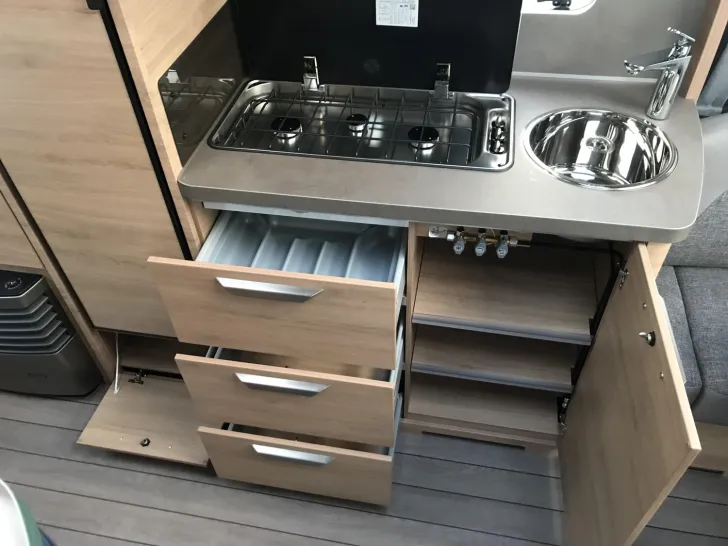 Fahrzeugbild Knaus Südwind BLACK SELECTION 540 UE Mod.2026; 1800kg #9