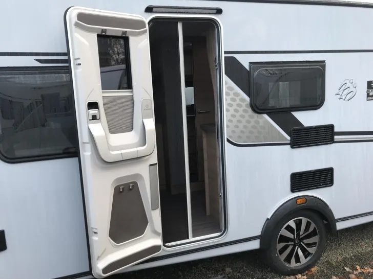 Fahrzeugbild Knaus Südwind BLACK SELECTION 460 EU Mod.2026; 1700kg #4