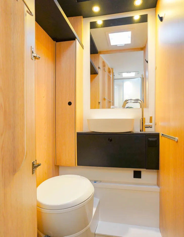 Fahrzeugbild Sunlight Adventure T Ford 680 **GÜMA-SONDERPREIS-AKTION** #13