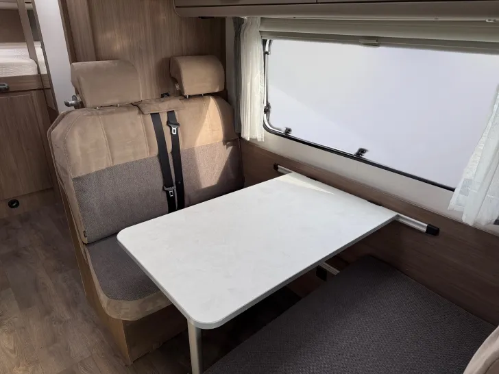 Fahrzeugbild Carado ALKOVEN A464 PRO #7