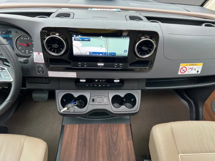 Fahrzeugbild Carthago chic e-line I 61 XL LE Mercedes (223) #11