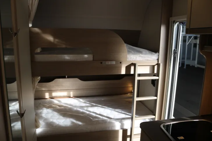 Fahrzeugbild Bürstner Premio Plus 440 TK+ALKO Big Foot+kompl. Duschpaket #19