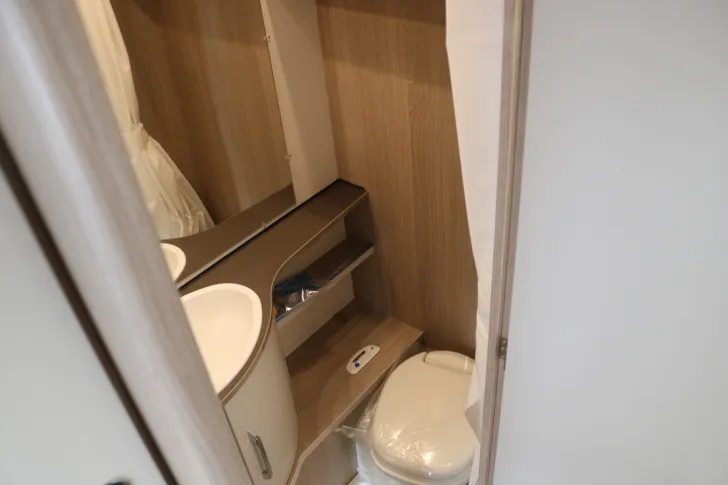 Fahrzeugbild Bürstner Premio Plus 440 TK+ALKO Big Foot+kompl. Duschpaket #28