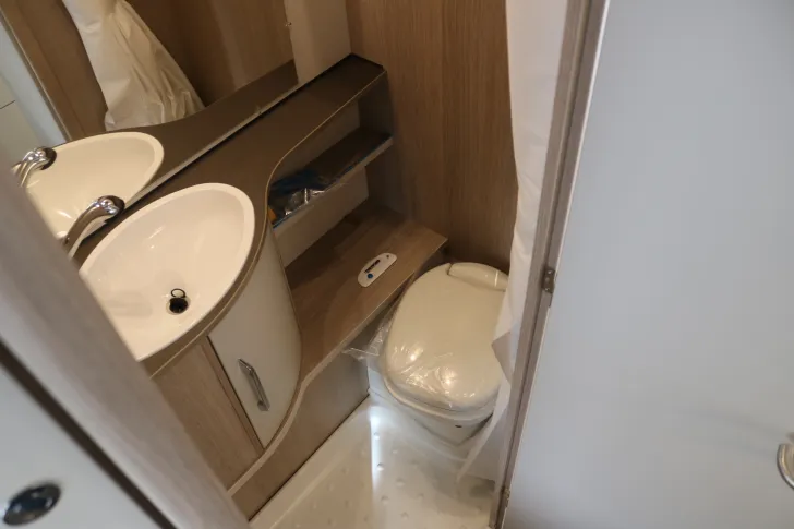 Fahrzeugbild Bürstner Premio Plus 440 TK+ALKO Big Foot+kompl. Duschpaket #29