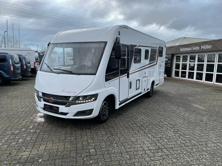 Fahrzeugbild Bürstner Lyseo I 727 G #1