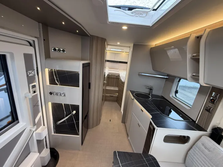 Fahrzeugbild Bürstner Lyseo I 727 G #9