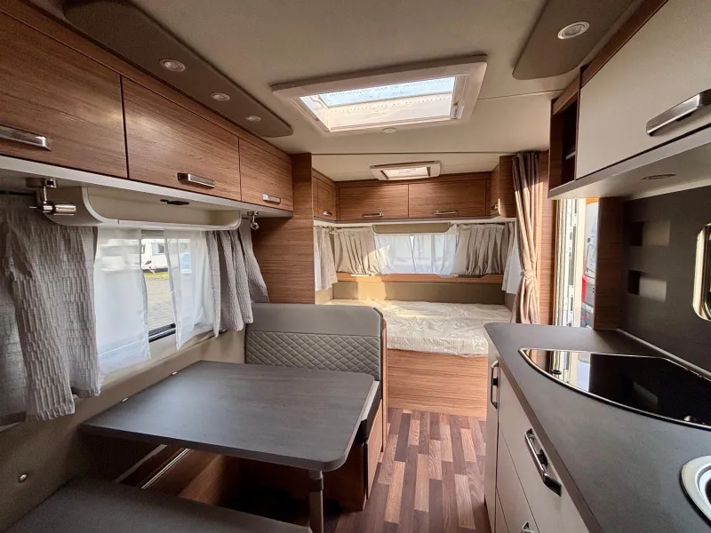 Weinsberg CaraOne EDITION HOT 550 QDK Multifunk. 3er Etagenbett