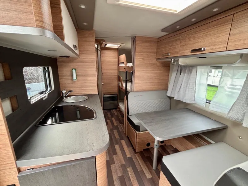 Weinsberg CaraOne EDITION HOT 550 QDK Multifunk. 3er Etagenbett